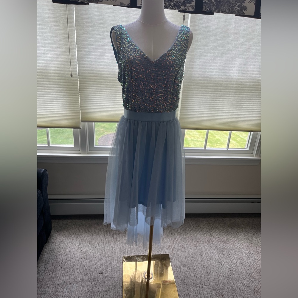 Blue Sequin Embellished Sleeveless V-Neck Prom Dress